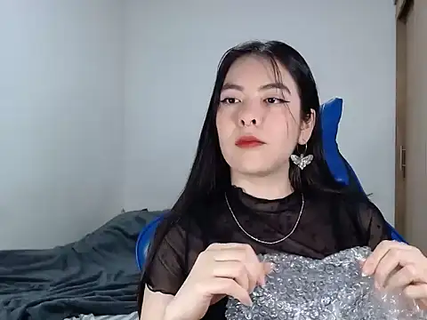 EloiseJun online show from 11/29/25, 05:43