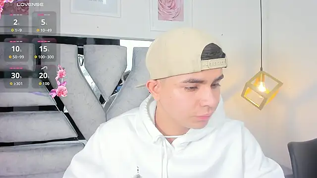 lianfox  online show from 11/01/25, 01:02