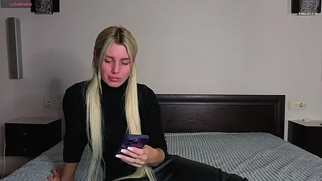 Snapshot of Whiteflower_xo chatting on 11/06/25, 05:52 Whiteflower xo online show from 11/06/25, 05:52