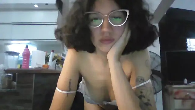 Snapshot of loliporomero chatting on 11/02/25, 01:30 loliporomero online show from 11/02/25, 01:30