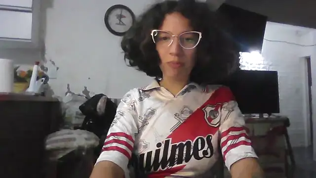 Snapshot of loliporomero chatting on 11/10/25, 01:37 loliporomero online show from 11/10/25, 01:37