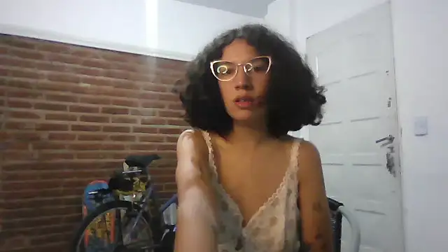 Snapshot of loliporomero chatting on 11/27/25, 01:07 loliporomero online show from 11/27/25, 01:07