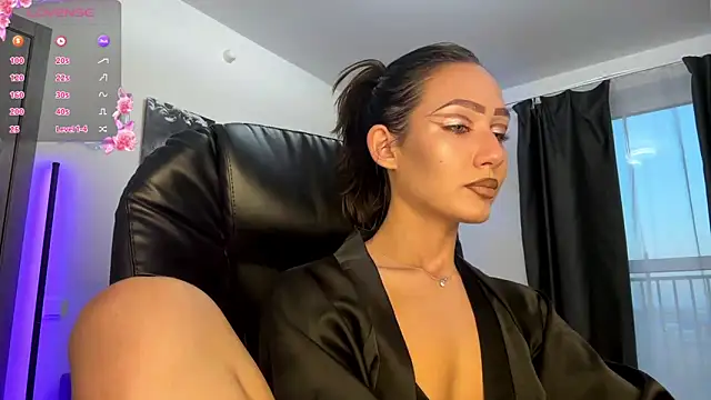 Snapshot of Lisa_Shultz chatting on 10/08/25, 01:09 Lisa Shultz online show from 10/08/25, 01:09