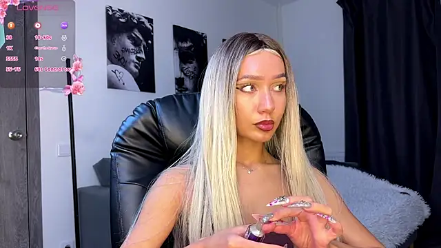 Snapshot of Lisa_Shultz chatting on 11/05/25, 01:11 Lisa Shultz online show from 11/05/25, 01:11