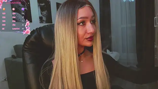 Snapshot of Lisa_Shultz chatting on 11/24/25, 01:44 Lisa Shultz online show from 11/24/25, 01:44