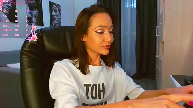 Snapshot of Lisa_Shultz chatting on 12/02/25, 05:19 Lisa Shultz online show from 12/02/25, 05:19