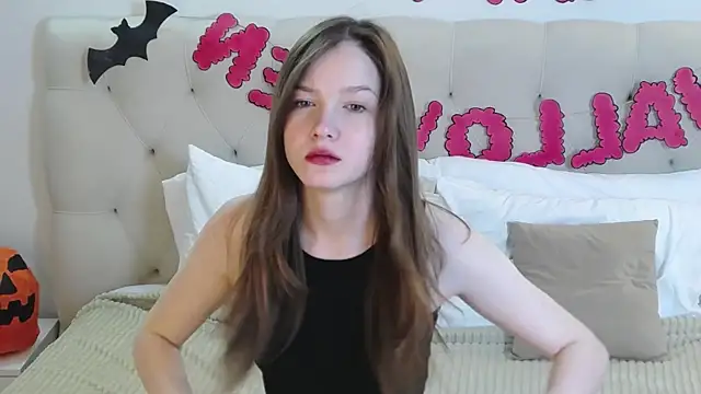 Snapshot of MichelleRoux chatting on 10/25/25, 12:23 MichelleRoux online show from 10/25/25, 12:23