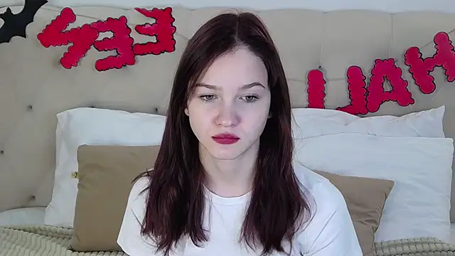 Snapshot of MichelleRoux chatting on 11/01/25, 12:40 MichelleRoux online show from 11/01/25, 12:40