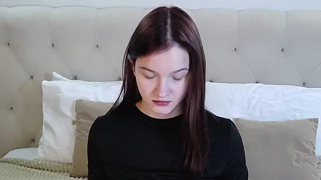 Snapshot of MichelleRoux chatting on 11/03/25, 01:34 MichelleRoux online show from 11/03/25, 01:34