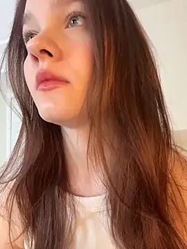 Snapshot of MichelleRoux chatting on 11/28/25, 04:59 MichelleRoux online show from 11/28/25, 04:59