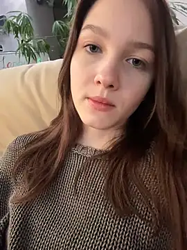 Snapshot of MichelleRoux chatting on 12/04/25, 03:49 MichelleRoux online show from 12/04/25, 03:49