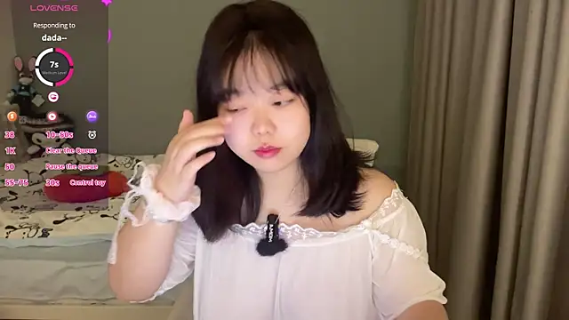 Kittenfishing online show from 11/01/25, 06:32