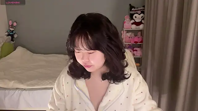 Kittenfishing online show from 11/12/25, 01:00