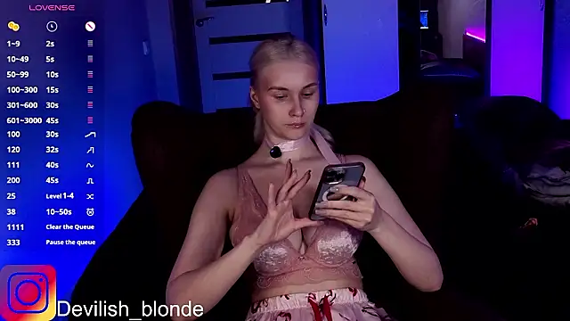 Snapshot of HitchcocianBlonde chatting on 03/10/26, 06:46 HitchcocianBlonde online show from 03/10/26, 06:46