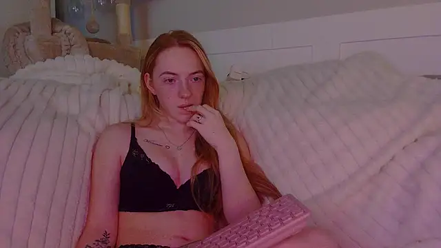 Snapshot of Little-Red21 chatting on 12/02/25, 11:45 Little-Red21 online show from 12/02/25, 11:45