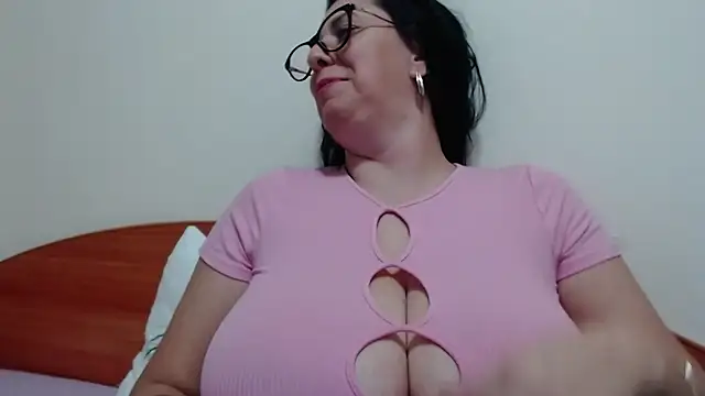 Snapshot of jollene chatting on 10/26/25, 02:34 jollene online show from 10/26/25, 02:34