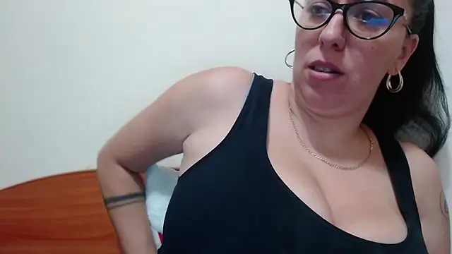 Snapshot of jollene chatting on 11/09/25, 02:04 jollene online show from 11/09/25, 02:04