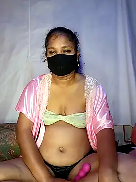 Snapshot of LushVamp chatting on 12/18/25, 02:01 LushVamp online show from 12/18/25, 02:01