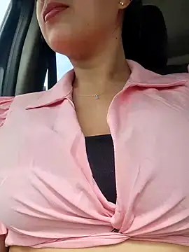 Snapshot of CrisMarulanda chatting on 10/14/25, 02:51 CrisMarulanda online show from 10/14/25, 02:51