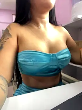 Snapshot of CrisMarulanda chatting on 12/19/25, 06:37 CrisMarulanda online show from 12/19/25, 06:37