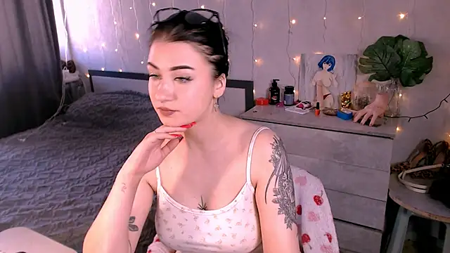 Snapshot of Katie_Kiss chatting on 06/03/26, 02:33 Katie Kiss online show from 06/03/26, 02:33