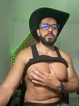 Snapshot of magnumchris chatting on 02/10/26, 04:27 magnumchris online show from 02/10/26, 04:27