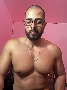 Snapshot of magnumchris chatting on 04/28/26, 11:43 magnumchris online show from 04/28/26, 11:43