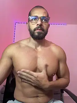 Snapshot of magnumchris chatting on 05/08/26, 12:54 magnumchris online show from 05/08/26, 12:54