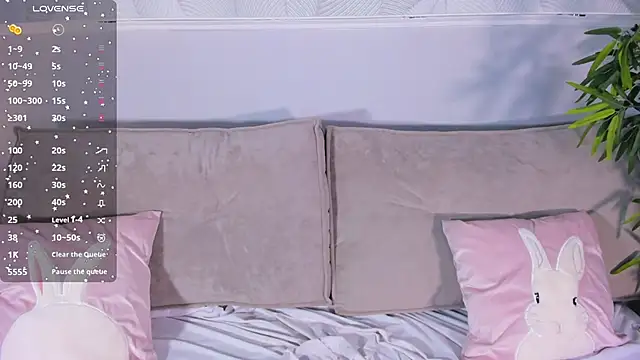 Molly Platt online show from 09/30/25, 12:04