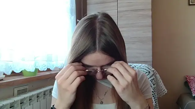 LooveELLYx online show from 11/04/25, 07:51