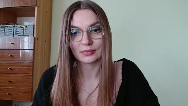 LooveELLYx online show from 03/25/26, 02:23