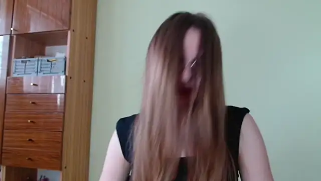 Snapshot of LooveELLYx chatting on 04/20/26, 01:36 LooveELLYx online show from 04/20/26, 01:36