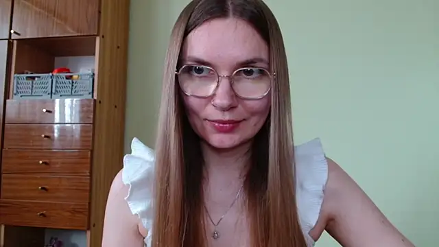 Snapshot of LooveELLYx chatting on 05/06/26, 01:38 LooveELLYx online show from 05/06/26, 01:38