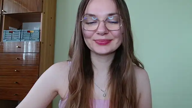 Snapshot of LooveELLYx chatting on 05/14/26, 05:03 LooveELLYx online show from 05/14/26, 05:03