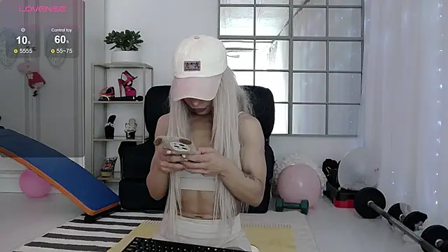 SarahRaynex online show from 04/09/26, 11:59