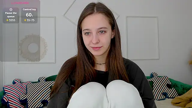 Snapshot of Little_cherryy__ chatting on 10/02/25, 06:42 Little cherryy online show from 10/02/25, 06:42