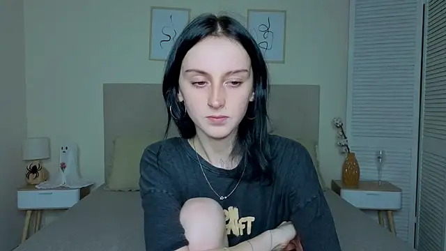 Snapshot of Little_moly999 chatting on 11/10/25, 09:14 Little moly999 online show from 11/10/25, 09:14