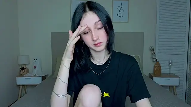 Snapshot of Little_moly999 chatting on 11/11/25, 09:15 Little moly999 online show from 11/11/25, 09:15