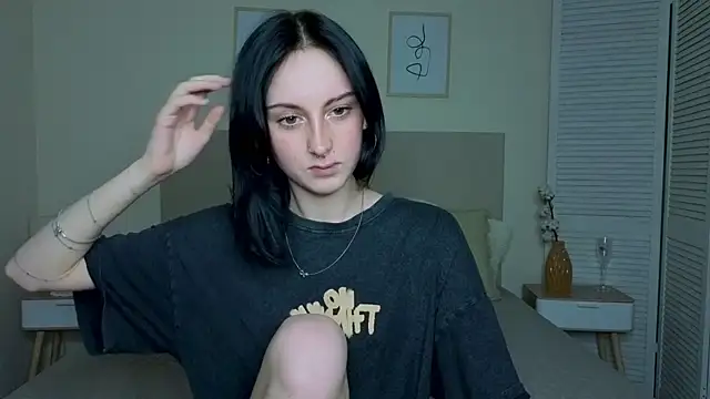 Snapshot of Little_moly999 chatting on 11/12/25, 10:09 Little moly999 online show from 11/12/25, 10:09