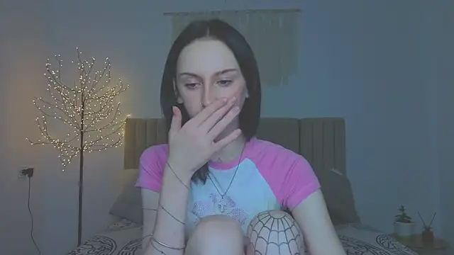 Snapshot of Little_moly999 chatting on 12/04/25, 10:40 Little moly999 online show from 12/04/25, 10:40