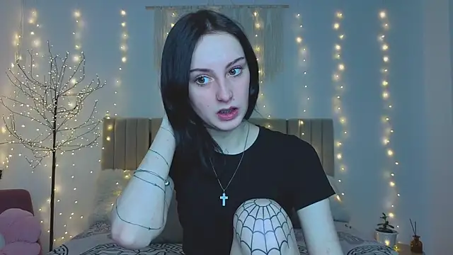 Snapshot of Little_moly999 chatting on 12/14/25, 11:26 Little moly999 online show from 12/14/25, 11:26