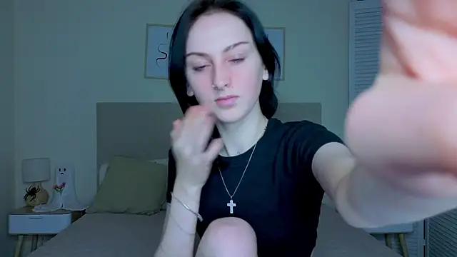 Snapshot of Little_moly999 chatting on 12/15/25, 04:39 Little moly999 online show from 12/15/25, 04:39