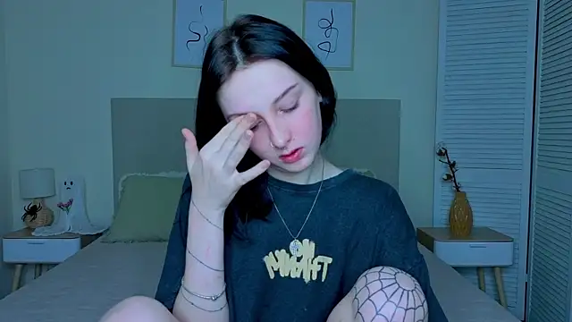 Snapshot of Little_moly999 chatting on 12/16/25, 09:09 Little moly999 online show from 12/16/25, 09:09