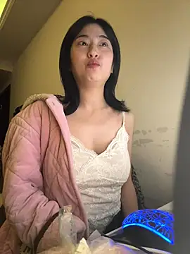 Snapshot of Olivia-l chatting on 11/13/25, 04:28 Olivia-l online show from 11/13/25, 04:28