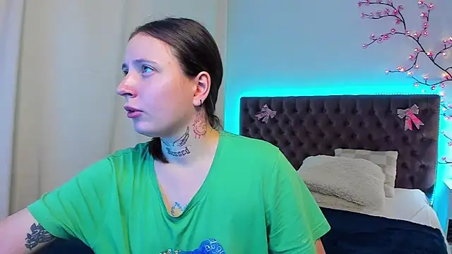 Snapshot of LilaVame chatting on 10/08/25, 01:42 LilaVame online show from 10/08/25, 01:42