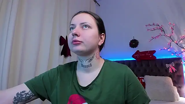 Snapshot of LilaVame chatting on 12/13/25, 11:21 LilaVame online show from 12/13/25, 11:21