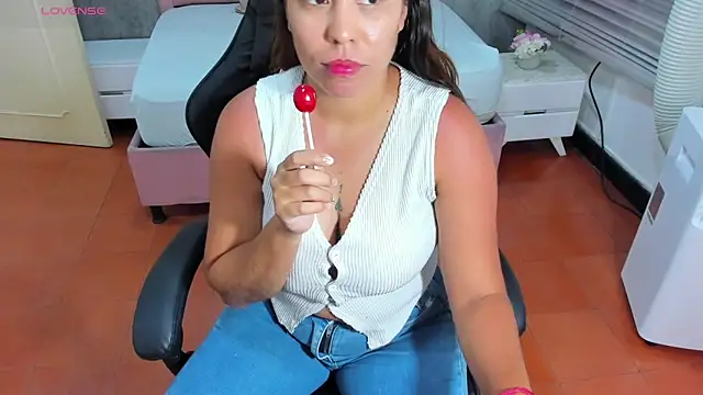 lissa jhonsoon online show from 03/17/26, 03:00