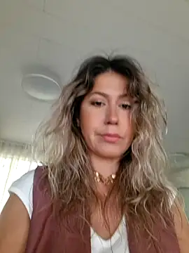 CelynaRoss online show from 07/05/26, 09:38