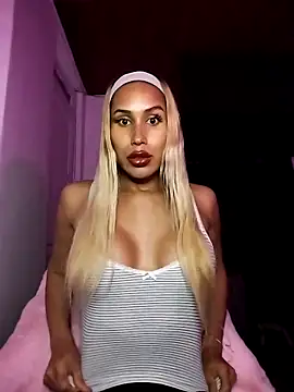 Snapshot of AngelinaSexFit chatting on 12/16/25, 05:01 AngelinaSexFit online show from 12/16/25, 05:01