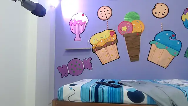 skinnykalitzo18 online show from 12/01/25, 02:22